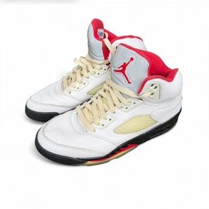 Size 8 m / 9.5w Air Jordan 5 retro fire silver tongue sneakers